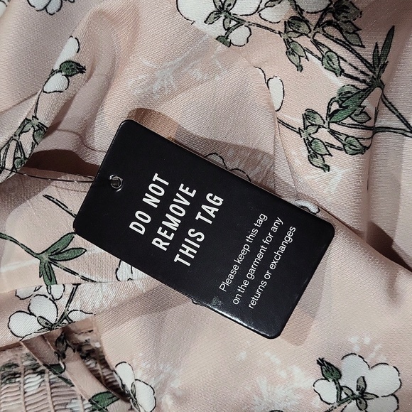 Express Dress 🤍 - Picture 14 of 15